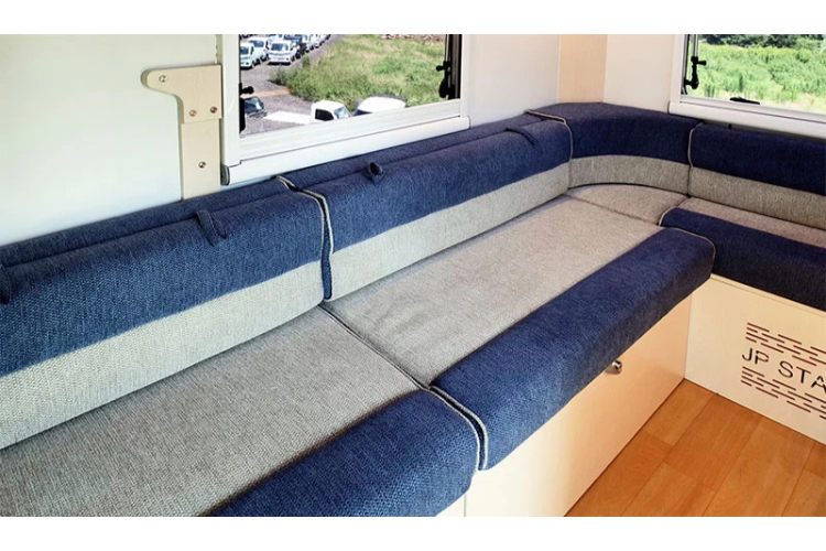 ハッピーワンプレミアム 車内